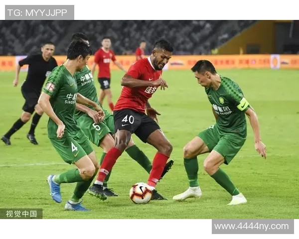 南京篮球队在杯赛积分榜上以63分稳居第一引领全队奋勇争先